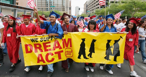 graduates protest for DREAM act